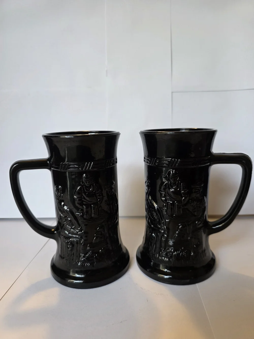 Vintage Tiara Indiana Glass Black Amethyst Tavern Scene Beer Mug Set of 2